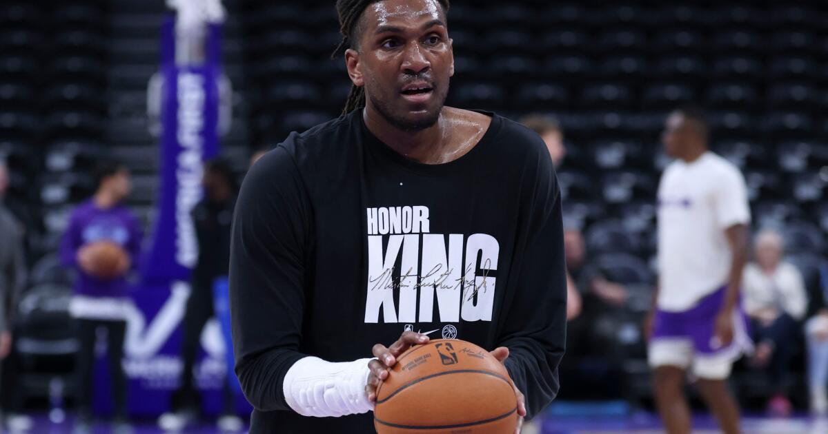 Lakers vysadili svojho záložného centra vo veteránovi Kevonovi Looneym