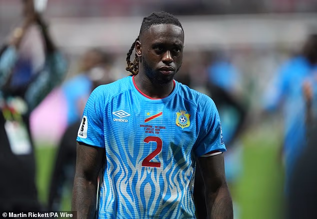 Lazio hľadá krajného obrancu West Hamu Aarona Wan-Bissaku