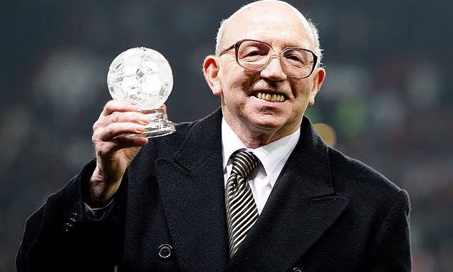 Legenda majstrovstiev sveta v Anglicku Nobby Stiles zomrel na demenciu spôsobenú hlavičkou 140 000 futbalových loptičiek počas svojej ikonickej kariéry, pravidlá koronera