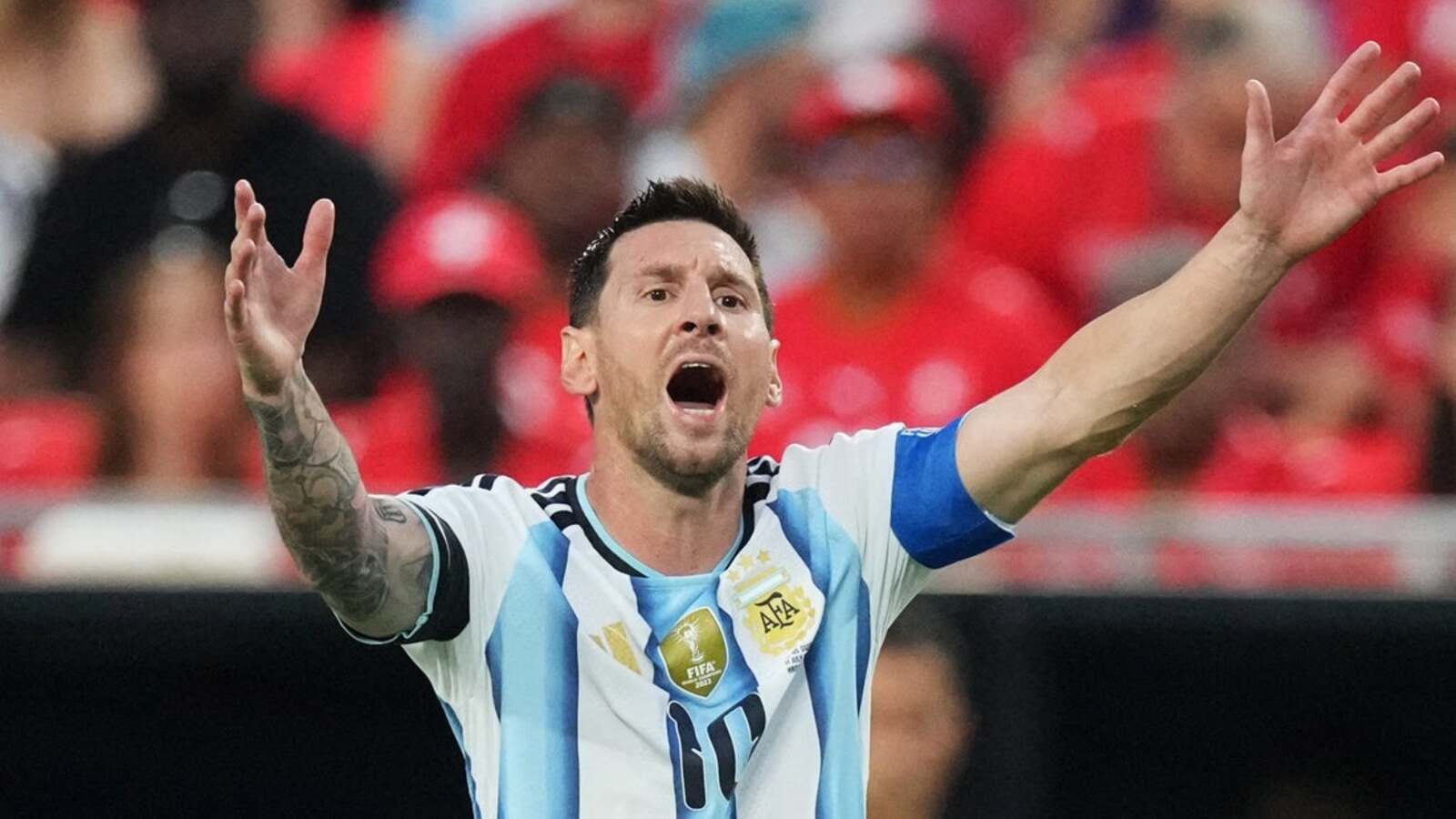 Lionel Messi neporazený, keď pracuje rozhodca ENG-ARG Ismael Elfath