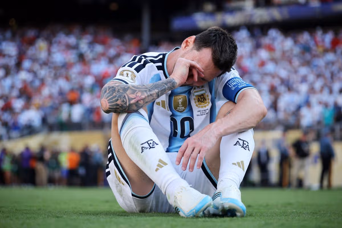 Lionel Messi odchádza do dôchodku, keď ho videli plakať po prehre na majstrovstvách sveta so Španielskom