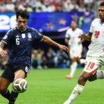 Lisandro Martinez sa zranil vo finále Svetového pohára
