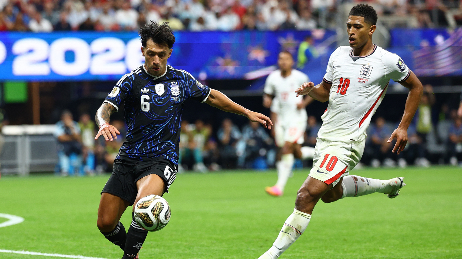 Lisandro Martinez sa zranil vo finále Svetového pohára