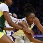 Listless Sparks sú smerované Flau'jae Johnson a Seattle Storm