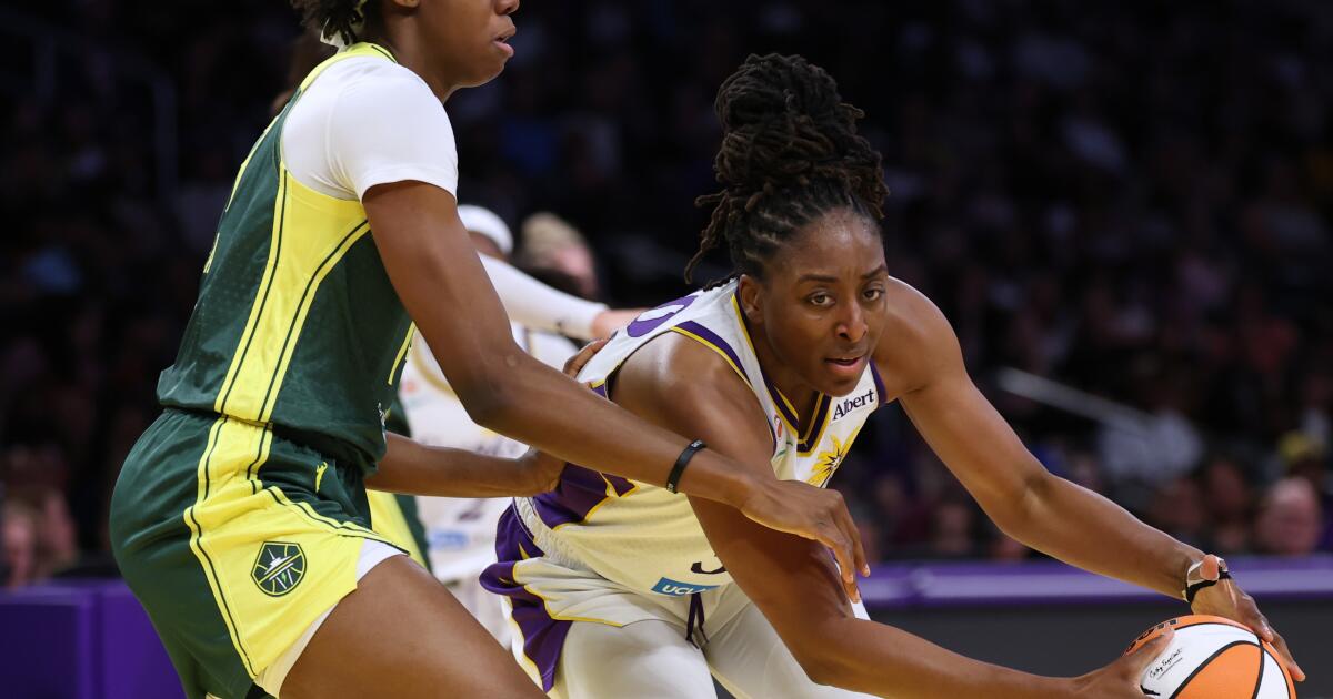Listless Sparks sú smerované Flau'jae Johnson a Seattle Storm