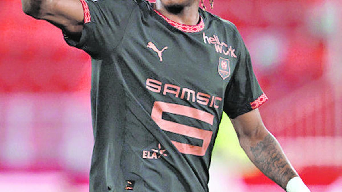 Liverpool dokončil podpis obrancu Rennes Jeremyho Jacqueta