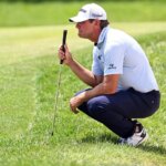 2. júla 2026; Silvis, Illinois, USA; Lucas Glover zaradil svoj pat na 18. jamke počas prvého kola golfového turnaja John Deere Classic. Povinný kredit: Marc Lebryk-Imagn Images