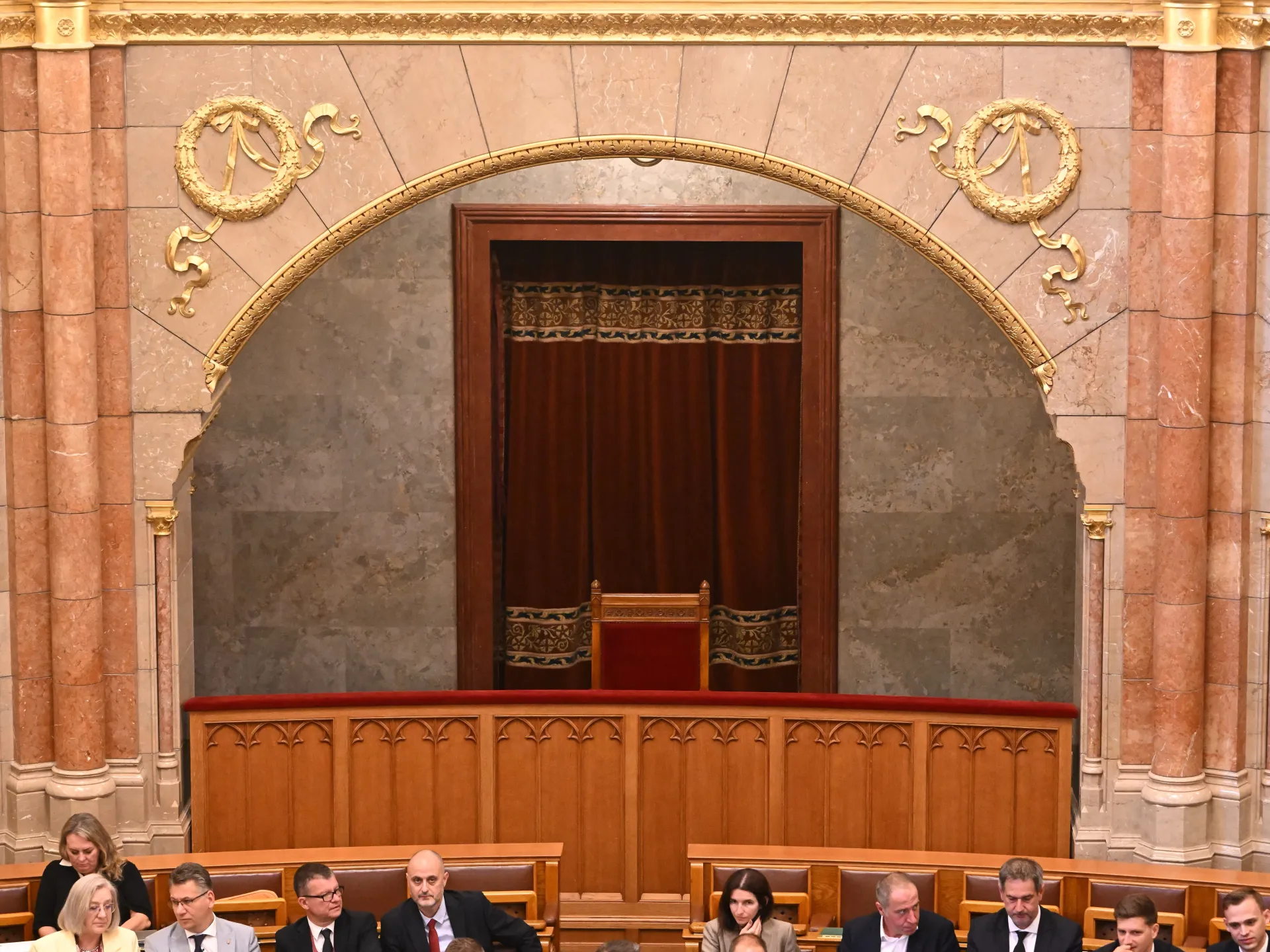 Maďarský parlament v poslednom protiorbánovskom kroku odhlasoval zosadenie prezidenta | Civil Rights News