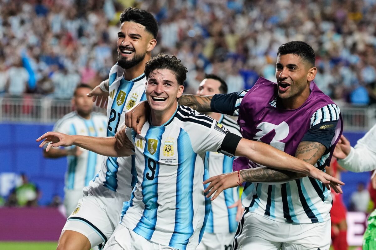 Svetový pohár Julian Alvarez Argentína proti Švajčiarsku