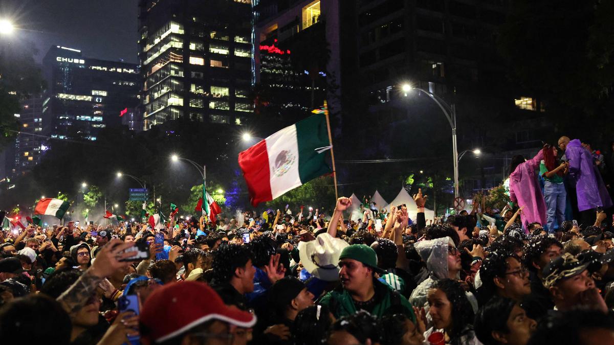 Majstrovstvá sveta vo futbale 2026: Mexickí fanúšikovia trúbia pred anglickým hotelom, aby vyrušili hráčov