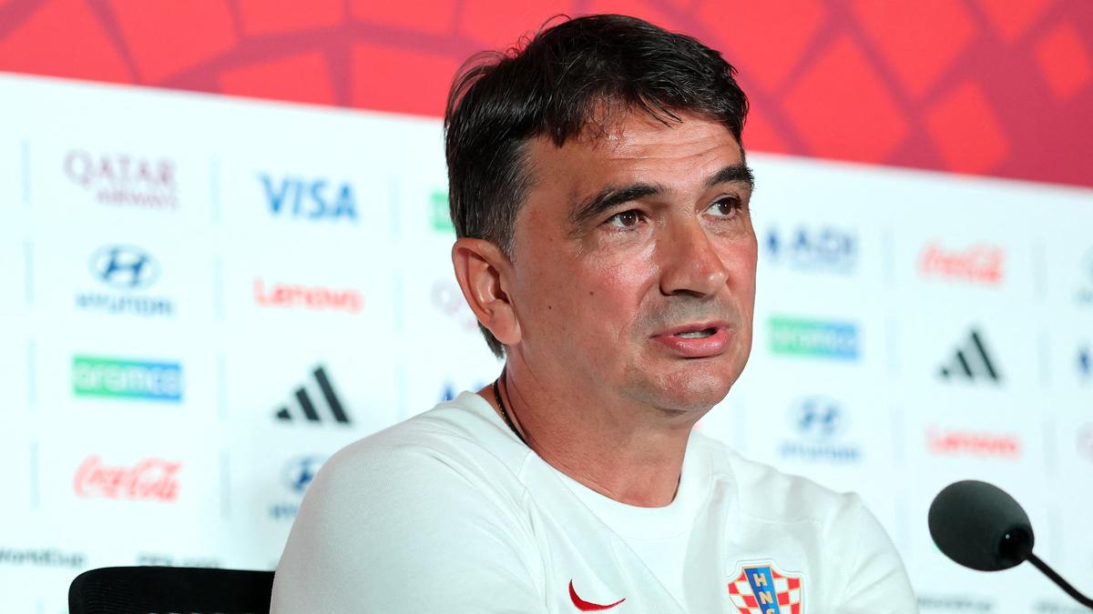 Majstrovstvá sveta vo futbale 2026: Tréner Chorvátska sa pozerá za Ronaldovým súbojom v strede poľa s Portugalskom