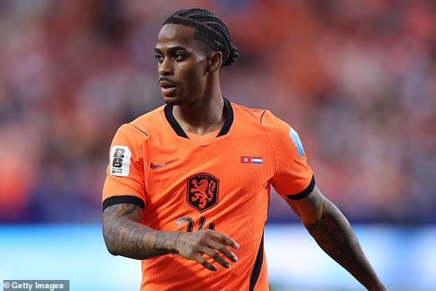 Manchester United viedol prieskumné rozhovory s West Hamom o krídelníkovi Crysenciovi Summervilleovi