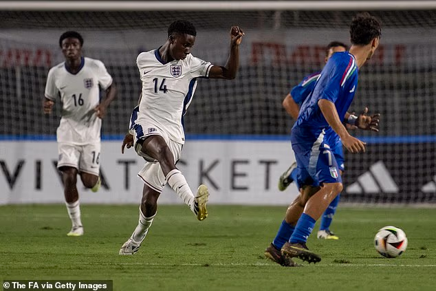 Manchester United je blízko k vytrhnutiu 16-ročného Davida Ezeho zo susedného Man City