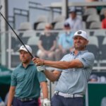 Mardy Fish zasiahol na 17. jamke počas posledného kola golfového turnaja American Century Celebrity Championship na golfovom ihrisku Edgewood Tahoe v Stateline, Nev., v nedeľu 12. júla 2026.