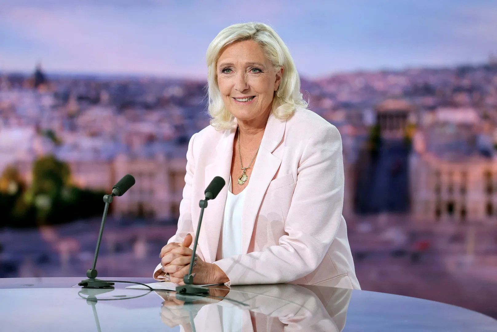 Marine Le Penová bude kandidovať na francúzsku prezidentku napriek odsúdeniu za trestný čin | vláda