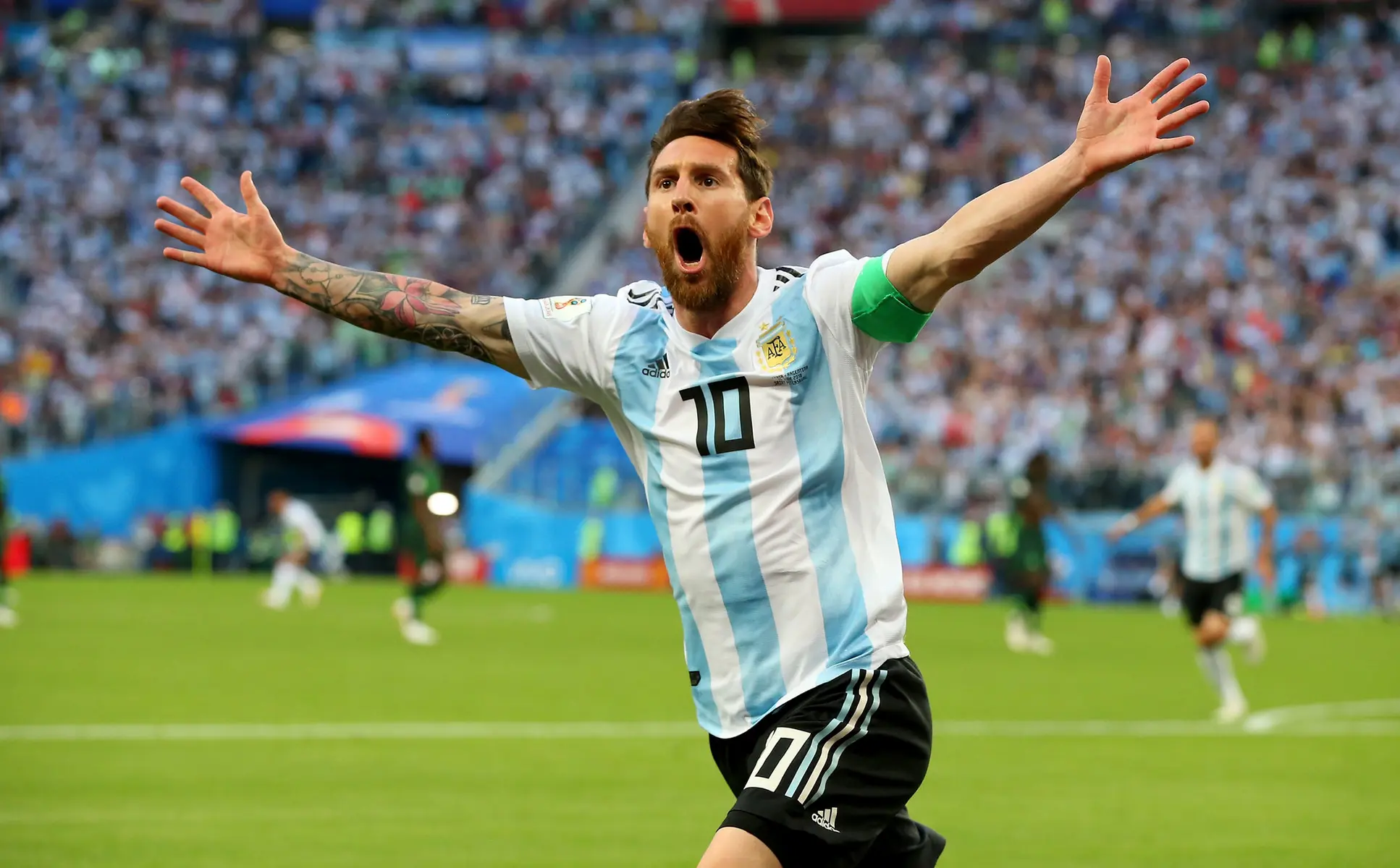Lionel Messi oslavuje počas zápasu za národný tím Argentíny.