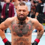Conor McGregor sa pripravuje čeliť Maxovi Hollowayovi v zápase UFC v T-Mobile Arene.