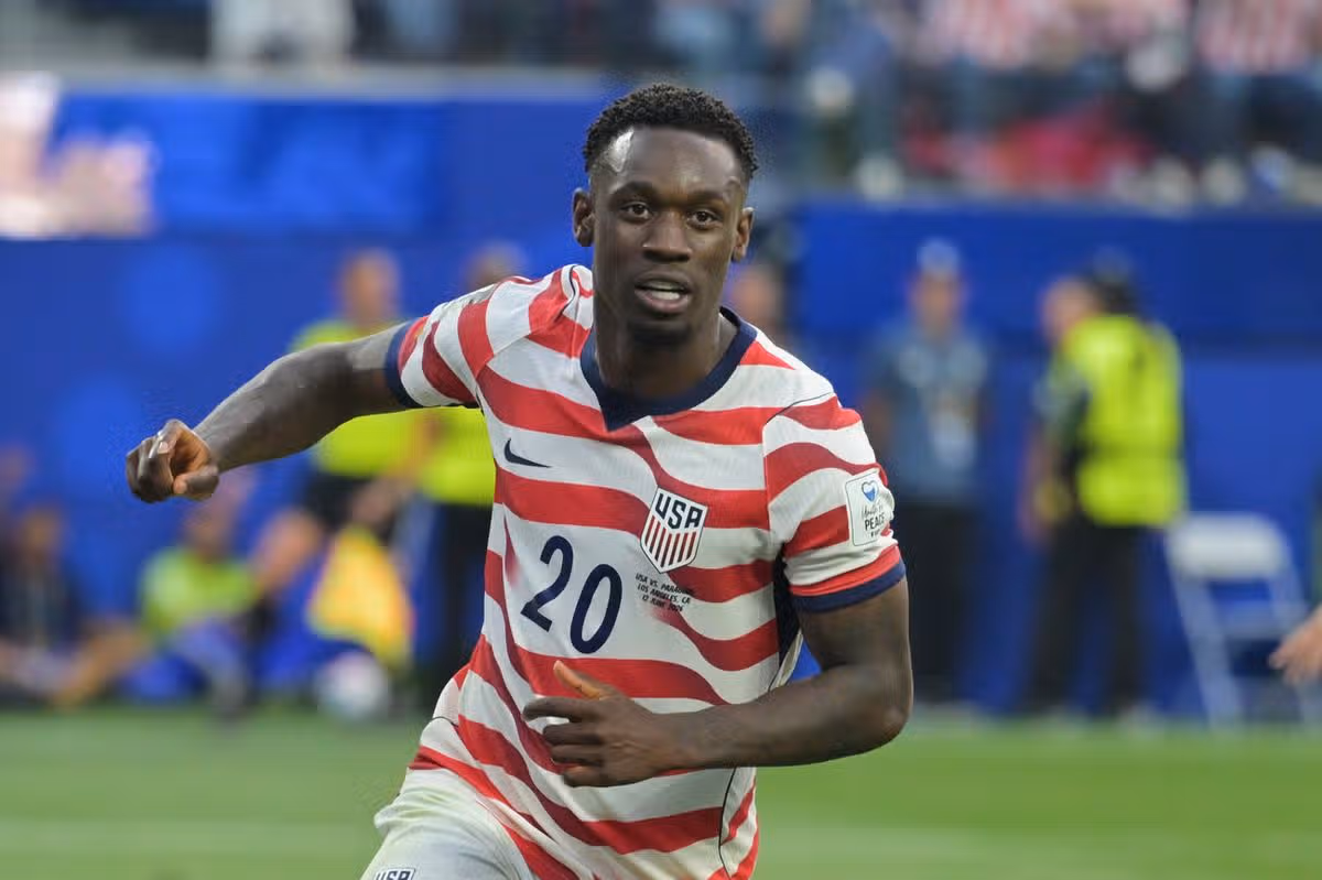 Folarin Balogun z USA (20) oslavuje počas futbalového zápasu D-skupiny majstrovstiev sveta medzi Spojenými štátmi a Paraguajom v kalifornskom Inglewoode neďaleko Los Angeles, piatok 12. júna 2026