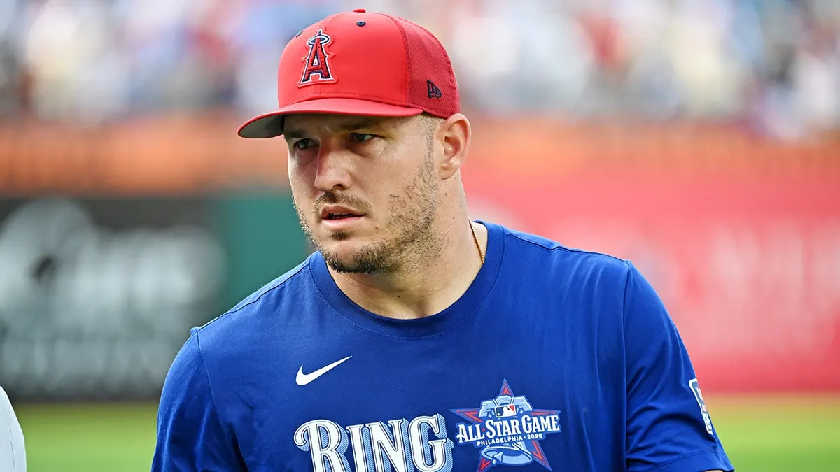 Mike Trout sa zahrieva v Citizens Bank Park