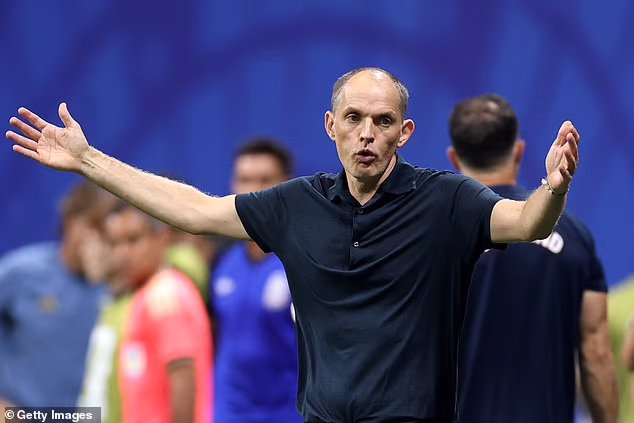 Thomas Tuchel sa dostal pod intenzívnu kontrolu pre svoju taktiku v semifinálovej porážke Anglicka na majstrovstvách sveta s Argentínou.