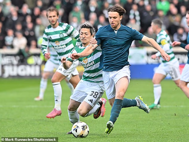 Elliot Watt v akcii proti Celticu v osudnom stretnutí Fir Park, ktoré skončilo 3:2 pre hostí