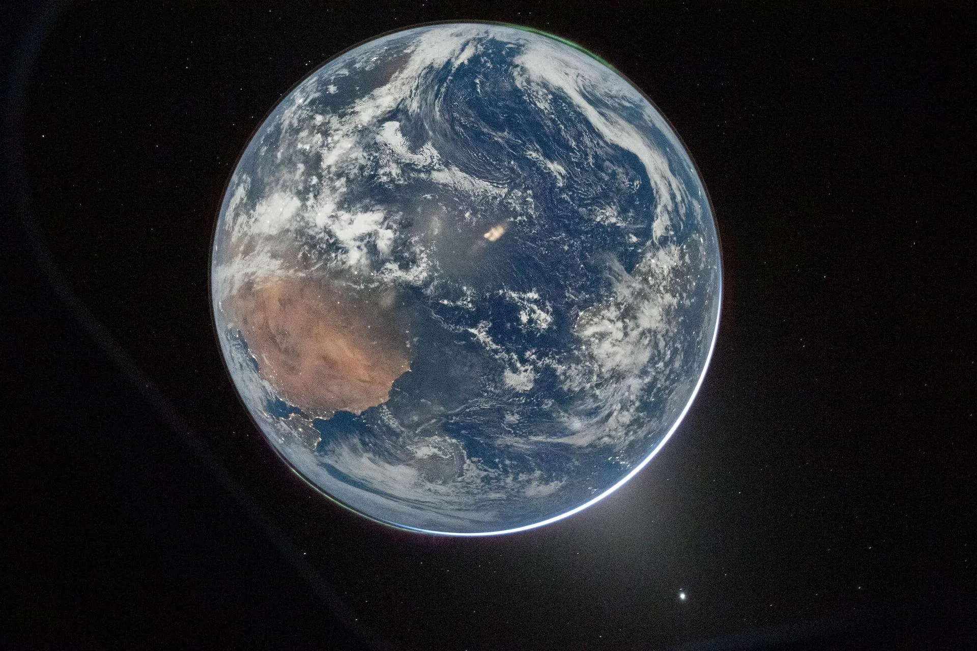 NASA spúšťa robotickú misiu na záchranu teleskopu padajúceho späť na Zem | Vesmírne správy