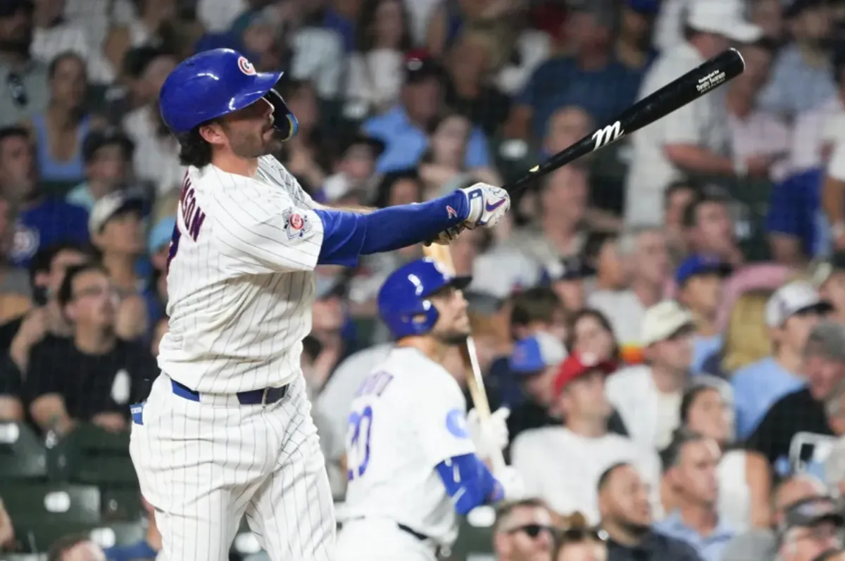 30. júna 2026; Chicago, Illinois, USA; Krátke stopár Chicaga Cubs Dansby Swanson (7) zaútočil na dva zápasy proti San Diego Padres počas piatej zmeny na Wrigley Field. Povinný kredit: David Banks-Imagn Images