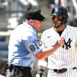 Jose Caballero reaguje po tom, čo ho vyzvali na porušenie hodín na Yankee Stadium.