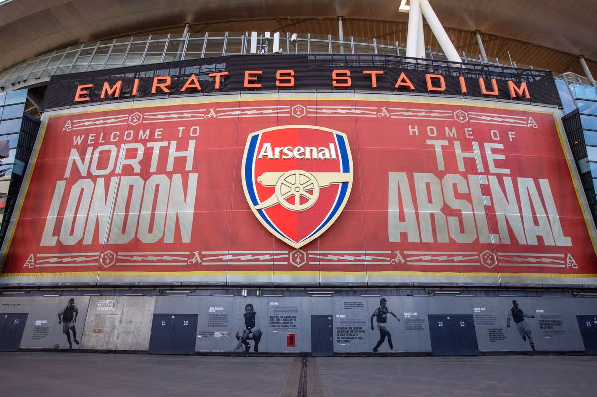 Londýn, Veľká Británia – 2. marca 2026: Exteriér štadióna Emirates Stadium – domáce ihrisko Arsenal Football Club v severnom Londýne, Spojené kráľovstvo.