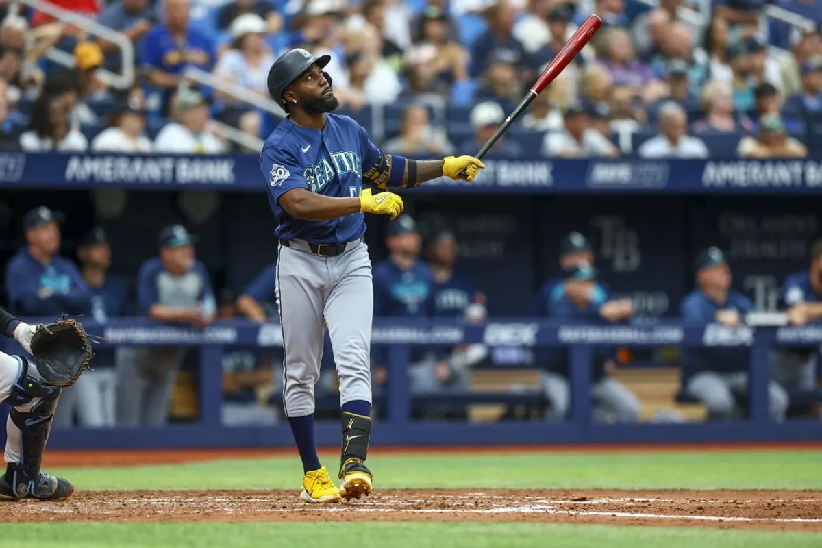 12. júla 2026; Petrohrad, Florida, USA; Ľavý hráč Seattle Mariners Randy Arozarena (56) zaútočil na tri rany proti Tampe Bay Rays vo štvrtej smene na ihrisku Tropicana Field. Povinný kredit: Nathan Ray Seebeck-Imagn Images