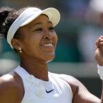 Japonka Naomi Osakaová ukončila svoje dlhé čakanie na prvý vstup do štvrtého kola Wimbledonu piatkovým víťazstvom 6:1, 6:3 proti Austrálčanke Darii Kasatkinovej.