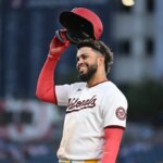 24. júna 2026; Washington, District of Columbia, USA; Prvý základný hráč Washington Nationals Luis Garcia Jr. (2) reaguje po zasiahnutí jedného proti Philadelphia Phillies počas piatej zmeny v Nationals Park. Povinný kredit: Rafael Suanes-Imagn Images
