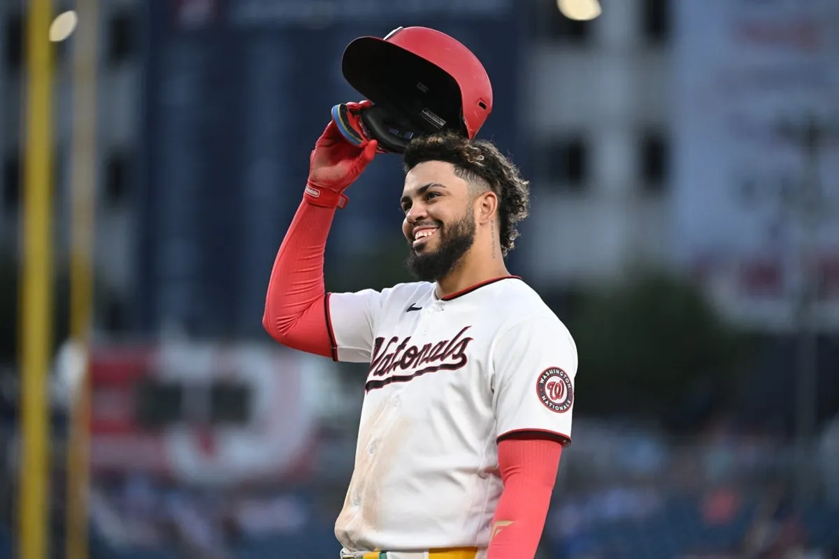 24. júna 2026; Washington, District of Columbia, USA; Prvý základný hráč Washington Nationals Luis Garcia Jr. (2) reaguje po zasiahnutí jedného proti Philadelphia Phillies počas piatej zmeny v Nationals Park. Povinný kredit: Rafael Suanes-Imagn Images