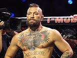 Návrat Conora McGregora k MMA sa končí katastrofou, pretože zranenie vytlačilo notoricky známeho bojovníka z súboja UFC 329 proti nepriateľovi Maxovi Hollowayovi už po niekoľkých minútach.
