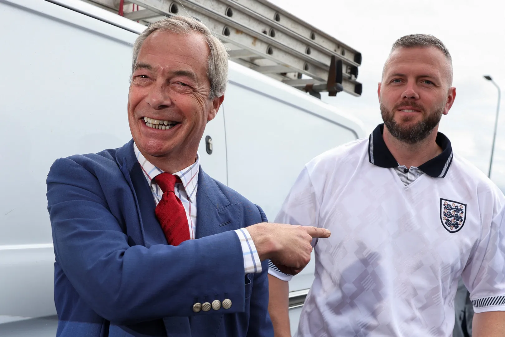 Nigel Farage rezignuje na poslanca, bude kandidovať v britských doplňujúcich voľbách | vláda