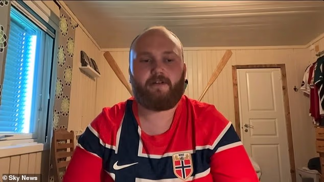 Nórsky futbalový fanúšik Emil Anners Lappen odmietol urobiť virálnu Viking Row