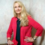 Nancy Hogshead Makar stojí v Jacksonville na Floride.