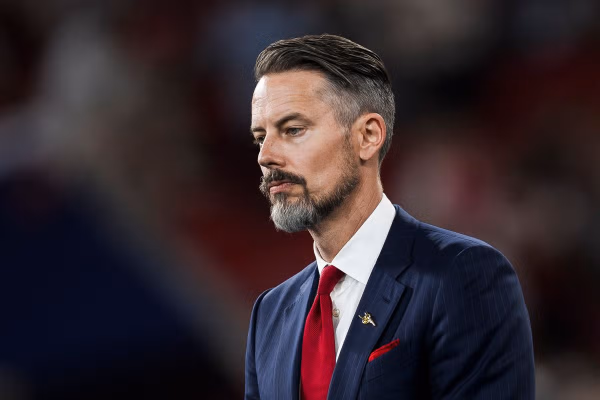Josh Kroenke prisľúbil, že Arsenal toto leto investuje, inak bude riskovať, že ho opäť predbehnú