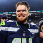 Sam Darnold sa na ihrisku usmieva