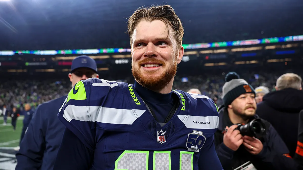 Sam Darnold sa na ihrisku usmieva