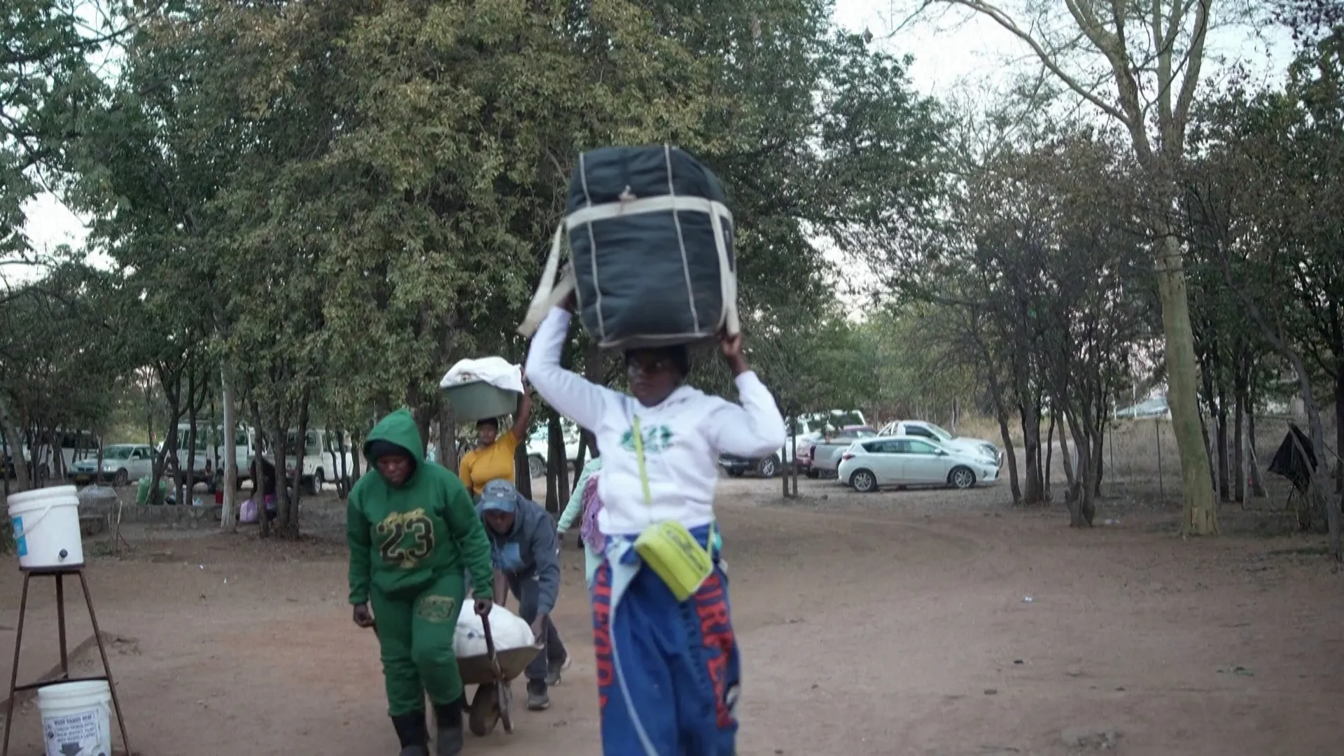 Obyvatelia Zimbabwe sa vracajú domov uprostred xenofóbneho násilia v Južnej Afrike | rasizmus