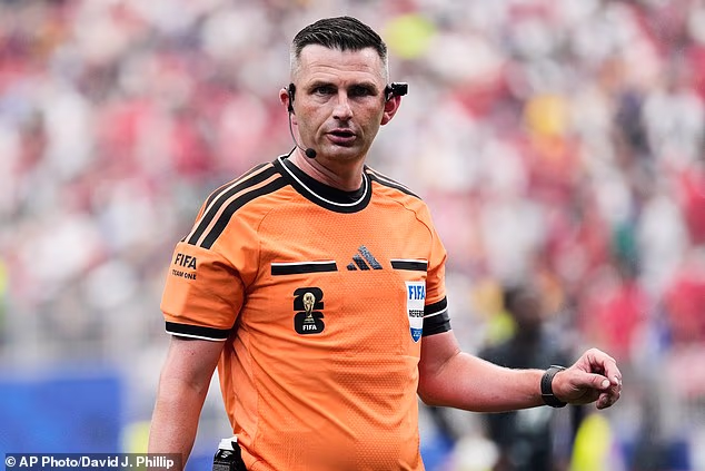 Ak by sa tam Argentína dostala, Michael Oliver by mohol prísť o rozhodovanie vo finále majstrovstiev sveta