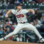 6. júla 2026; Cumberland, Georgia, USA; Nadhadzovač Atlanta Braves Owen Murphy (73) rozohráva loptu proti New York Mets počas desiatej zmeny v Truist Parku. Povinný kredit: Jordan Godfree-Imagn Images