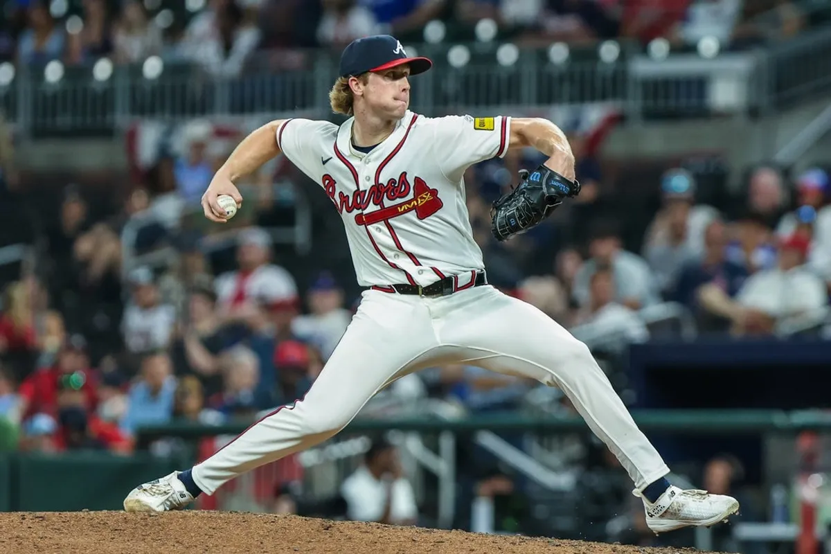 6. júla 2026; Cumberland, Georgia, USA; Nadhadzovač Atlanta Braves Owen Murphy (73) rozohráva loptu proti New York Mets počas desiatej zmeny v Truist Parku. Povinný kredit: Jordan Godfree-Imagn Images