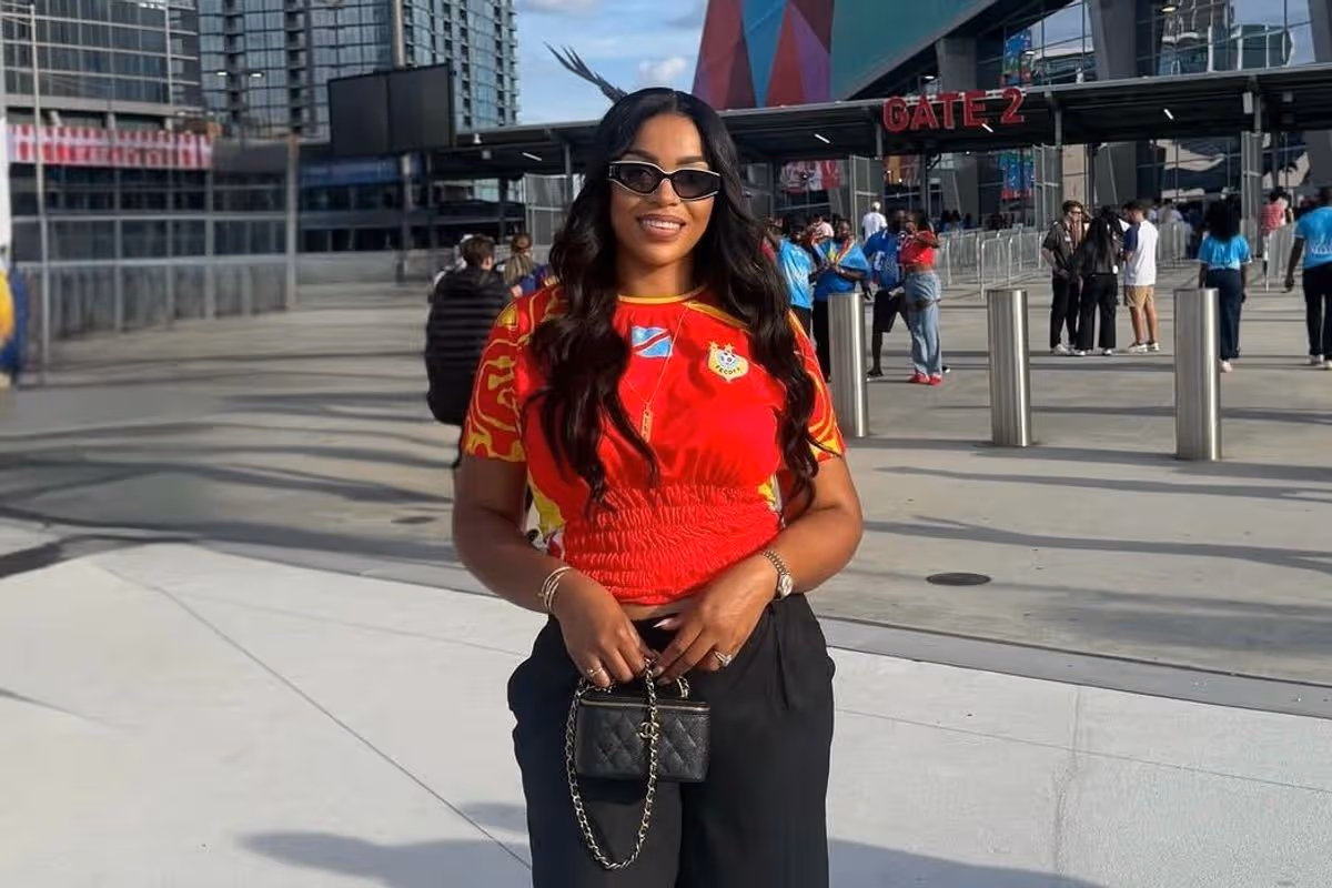 Sofia Mbemba pózuje na fotke