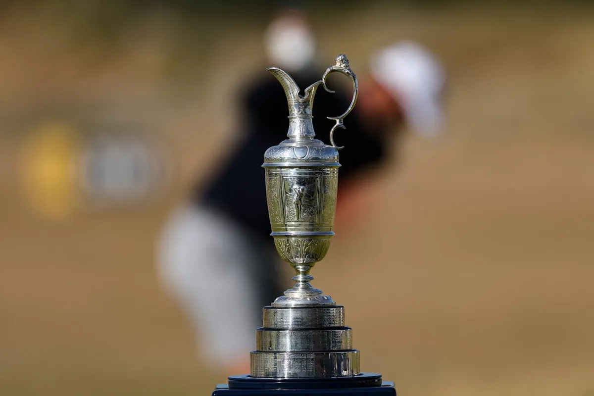 13. júla 2026; Southport, Anglicko; Claret Jug vystavený na driving range počas tréningového kola golfového turnaja The Open Championship v Royal Birkdale. Povinný kredit: Bill Streicher-Imagn Images