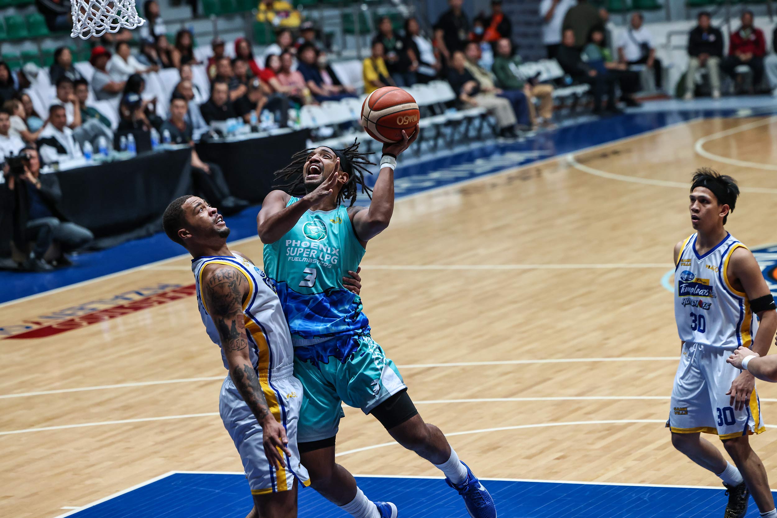 Jason Perkins z Phoenix Fuel Masters počas zápasu s Magnolia Hotshots v roku 2026 v Pohári guvernérov PBA. – OBRÁZKY PBA