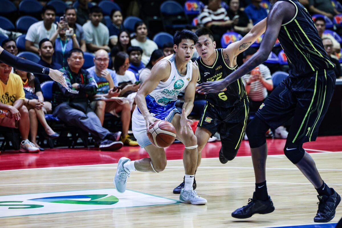Ricci Rivero z Phoenix Fuel Masters počas zápasu proti TNT Tropang 5G v PBA Commissioner's Cup.