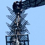Pár zatknutý po trúfalom triku s návrhom manželstva v Empire State | Správy o protestoch