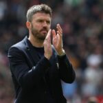 Michael Carrick tlieska fanúšikom